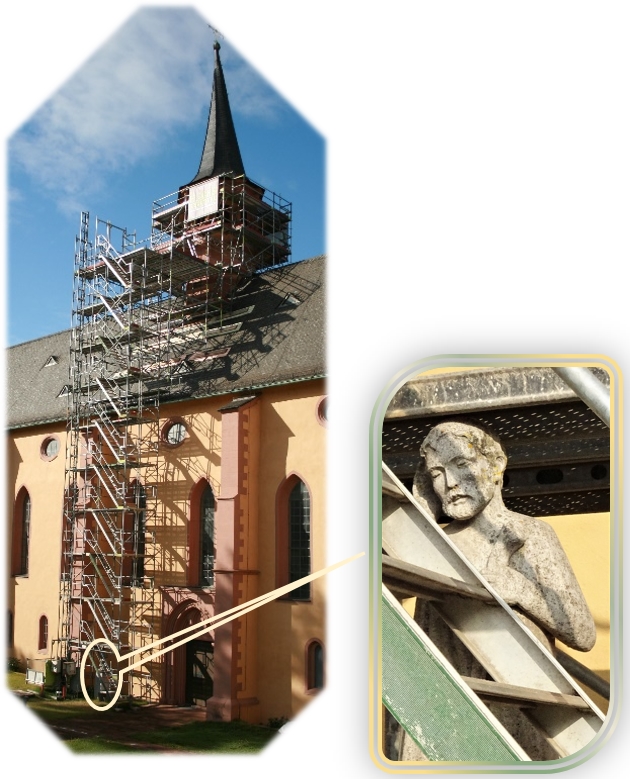 Kirchturm und hl. Josef